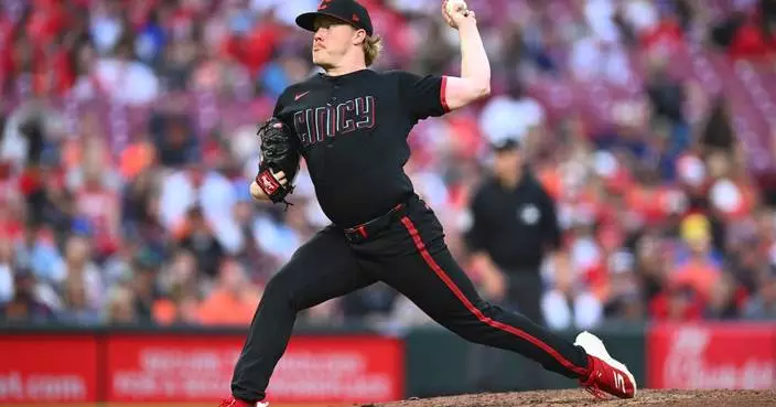 Lowe’s two-run walk-off HR lifts Reds to wild 9-8 win over Tigers