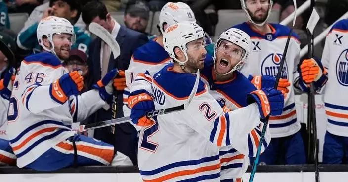 Connor McDavid nets hat trick on 5-point night as Oilers surge into first place in Pacific Division