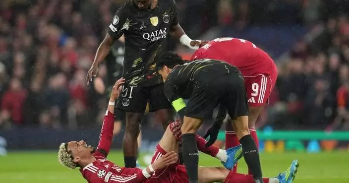 Liverpool forward Hugo Ekitike injured and taken off on a stretcher against PSG