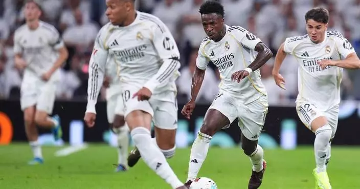 Mbappé and Vinícius lift Real Madrid out of a 4-game slump with a 2-1 win over Alaves