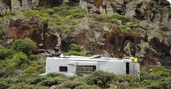 1 killed, 27 injured as tourist bus plunges into a ravine in Spain’s Canary Islands