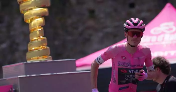 Jonas Vingegaard storms to a fourth Giro summit win, stretching his lead past 4 minutes