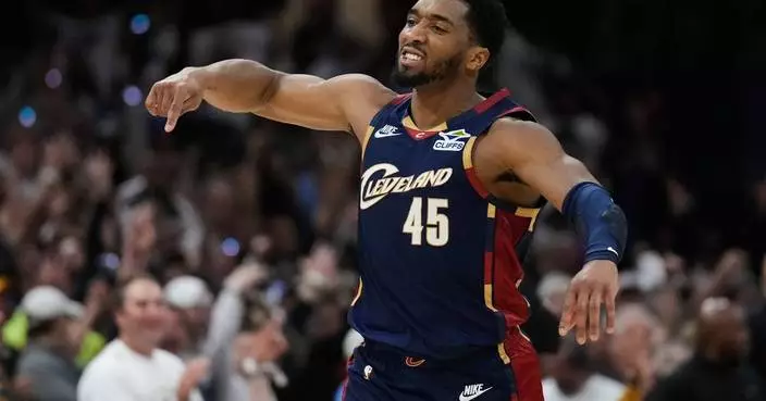 From 4 points to tying a playoff record with a 39-point half, Donovan Mitchell flips Game 4 for Cavs