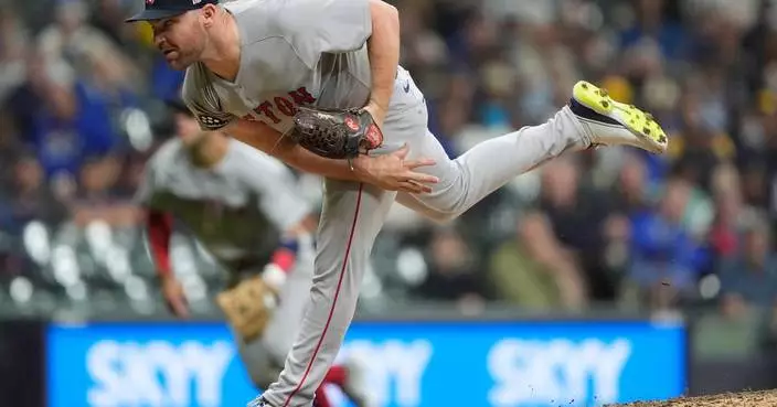 Veteran reliever Liam Hendriks agrees to a minor league deal with the Cubs, AP source says