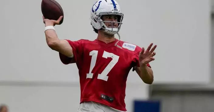 Anthony Richardson takes snaps with Colts starters as Daniel Jones does position group work