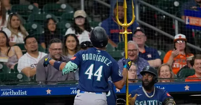 Rodríguez goes deep as the Mariners extend a franchise-record 8-game streak against Astros