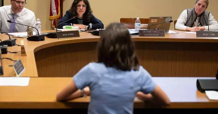 Some parents don’t want their kids to use tech at school. But districts are pushing back