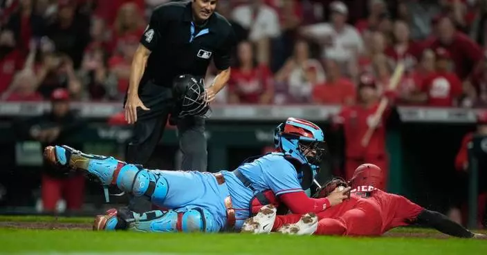 Reds get 3-run homer from De La Cruz and outlast Cardinals 7-6 in 11 innings to split doubleheader