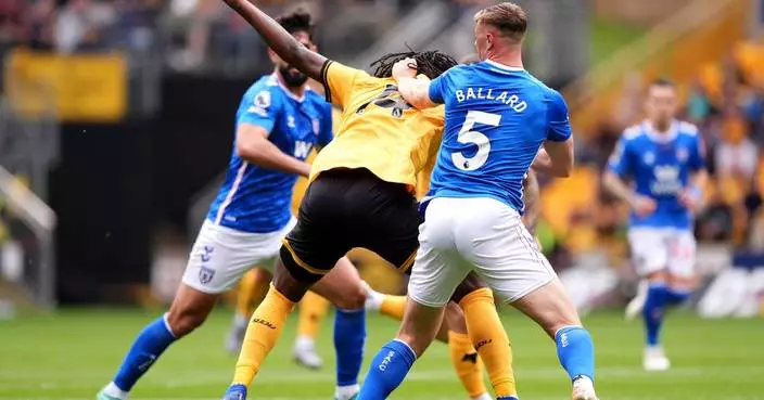 Hair-pulling trend in Premier League continues as Dan Ballard sent off for Sunderland