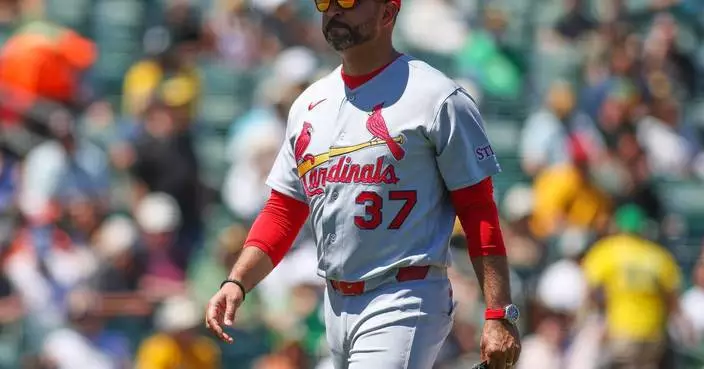 Cardinals manager Marmol buys tickets for fans to recreate shirtless revelry