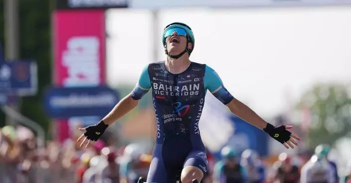 Segaert stuns with late breakaway for his first Grand Tour stage win in Giro