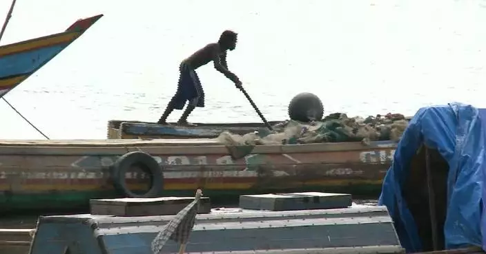 Sierra Leonean president hails China-built first industrial fishing harbor as blessing