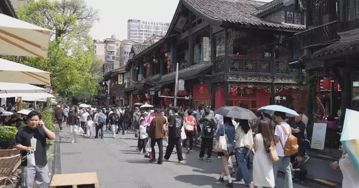 Chengdu sees surge of tourists during May Day holiday