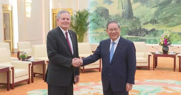 Chinese premier calls for stable, predictable China-US economic, trade relations