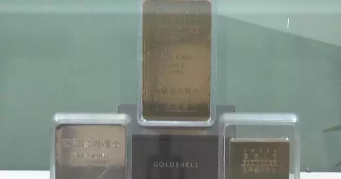 Gold, silver prices rise on weaker U.S. dollar