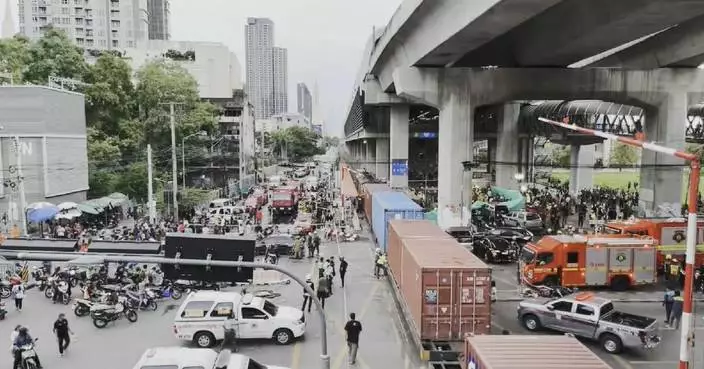 At least 8 dead in train-bus collision in Bangkok