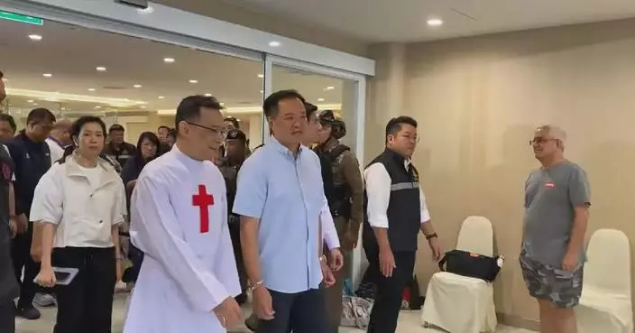 Thai PM visits injured victims of train-bus collision at hospital