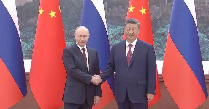 Xi, Putin shake hands prior to talks