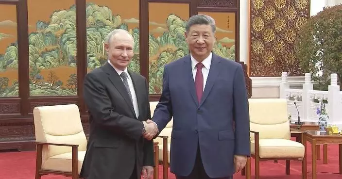 Xi, Putin have tea chat in Beijing