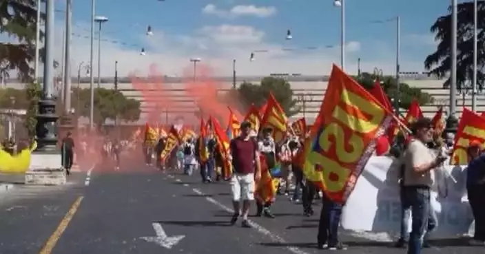 Tens of thousands protest over soaring prices in Rome