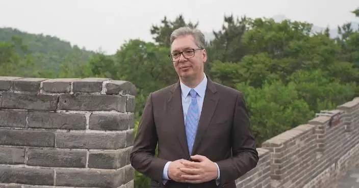 Serbian president visits Great Wall after arriving in Beijing