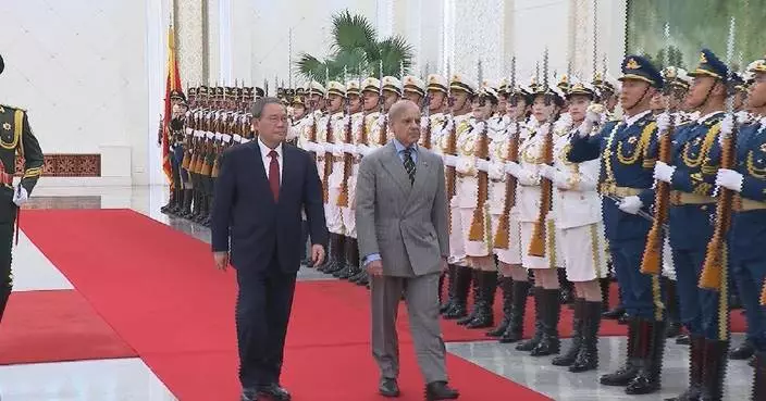 Chinese premier holds welcome ceremony for Pakistani PM