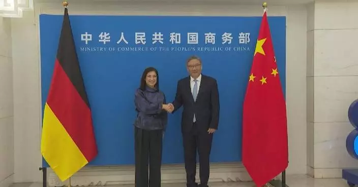 Chinese. German commerce ministers meet in Beijing