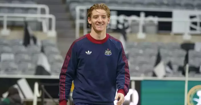 England forward Gordon impresses with his Spanish in ‘dream’ move to Barcelona