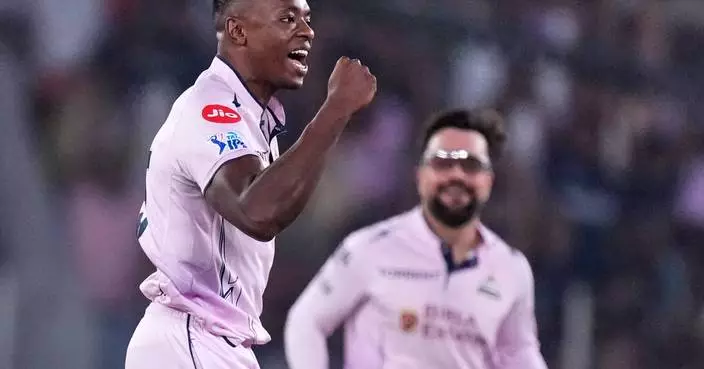 Gujarat pacers raze Hyderabad for 86 runs to go top of IPL