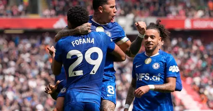 Boos at Liverpool as defending Premier League champ drops more points