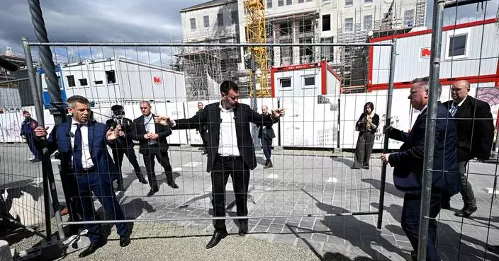 Hungary’s new PM symbolically removes fences erected around Orbán’s former offices