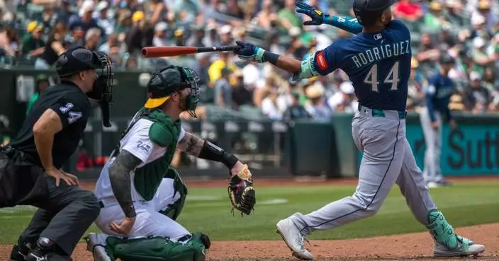 Refsnyder, Rodríguez hit 3-run HRs as Mariners top Athletics 9-1, move into 1st place in AL West