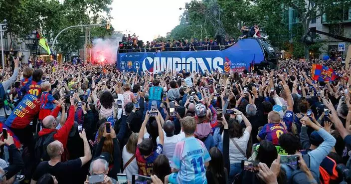 750,000 people take to the streets to celebrate Barcelona’s league title