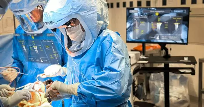 Augmented Reality Enters a New Phase: Michigan Surgeon Performs First U.S. Knee Replacement Using Pixee’s Knee+ NexSight Smart Glasses