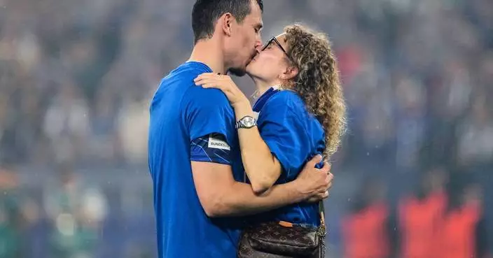 Schalke wins Germany’s second division a day after getting promoted back to the Bundesliga