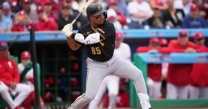 Pirates call up red-hot prospect Esmerlyn Valdez, start him in right field at Toronto
