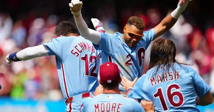 Phillies rally in the 9th inning to beat the Giants 3-2 in the first game of a doubleheader