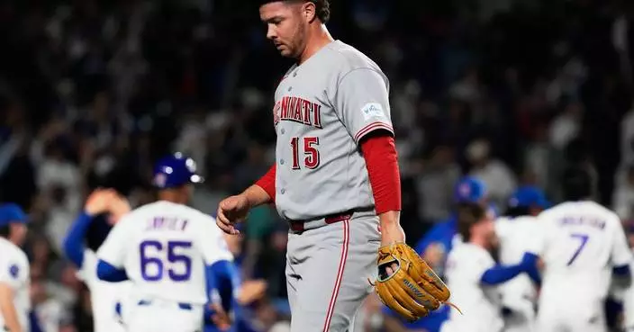 Reds closer Emilio Pagán carted off with an apparent left hamstring injury against the Cubs