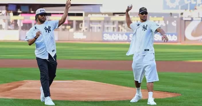 Brunson and Hart throw out first pitches at Yankee Stadium as Knicks celebrate NBA title