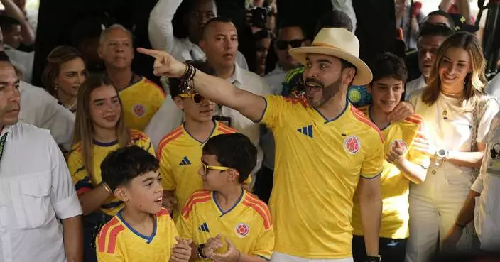Trump-endorsed de la Espriella holds slim lead in Colombia's election as his rival challenges vote