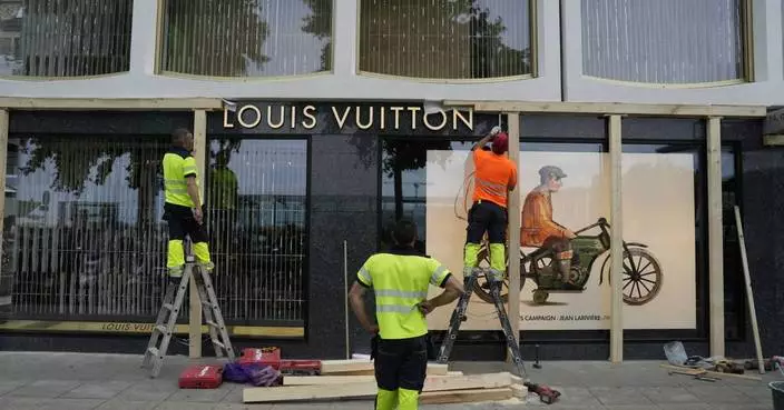 Downtown Geneva boards up as drastic security tightens ahead of anti-G7 protests