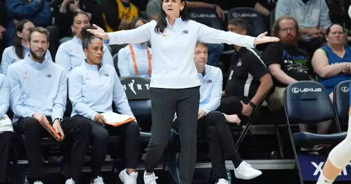 Sandy Brondello gets a roaring ovation in her Liberty return with Toronto Tempo