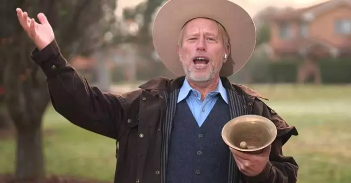 Guinness crowns Canberra town crier as the world's loudest person at 122.4 decibels