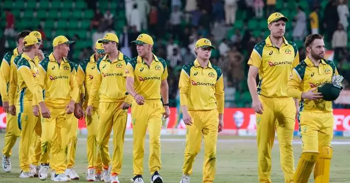 Australia elects to field in 1st one-day cricket international against Bangladesh