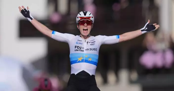 Demi Vollering wins the women’s Giro d’Italia to claim all 3 Grand Tours