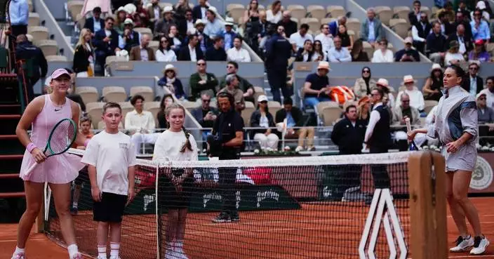 No handshake and no photo as Andreeva of Russia beats Kostyuk of Ukraine to reach French Open final