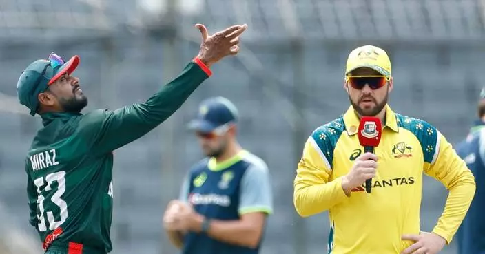 Australia recalls Meredith after 5 years, bats first against Bangladesh in 2nd ODI