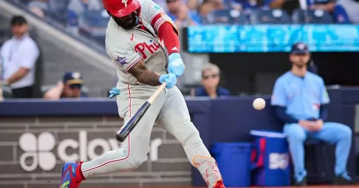 Phillies OF Adolis García leaves game because of pulled muscle in right shoulder