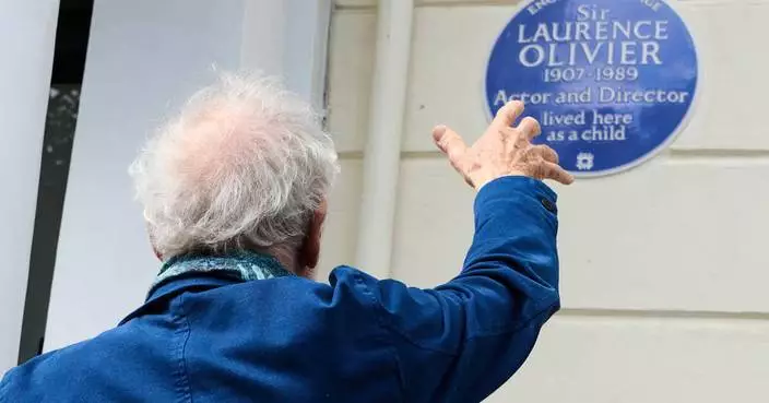 Laurence Olivier is honored with a plaque at his London childhood home