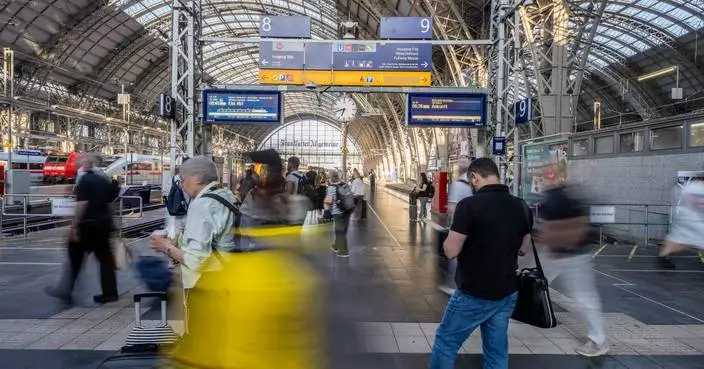 German trains running after communication outage but questions remain